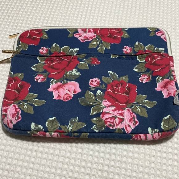 CoolBell Small Zippered Padded Laptop Tablet iPad Case-Red & Pink Roses Floral. - Picture 2 of 10
